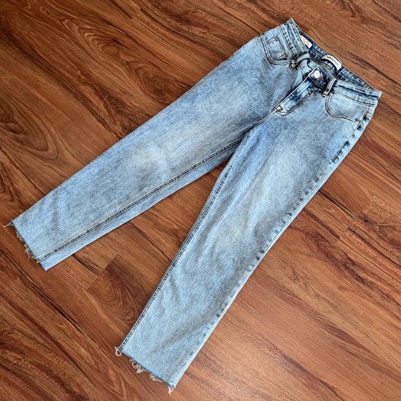 Vigoss Denim - Vigoss Light Wash Stretchy Cropped Frayed-Hem High-Rise Jeans | 24 | 00